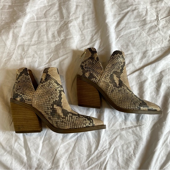 Vince Camuto leather snake print ankle booties US 7 - Picture 10 of 10